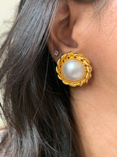 Load image into Gallery viewer, Vintage Twisty Rope Pearl Round Earrings