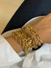 Load image into Gallery viewer, Vintage Oval Loop Diamond Matte Bracelet