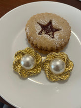 Load image into Gallery viewer, Vintage Rope Flower Pearl Chunky Earrings