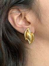 Load image into Gallery viewer, Vintage Gold Brushed Diamond Earrings