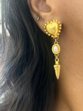 Load image into Gallery viewer, Vintage Carolee Heart Pearl Earrings