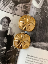 Load image into Gallery viewer, Vintage Gold Block Petal Earrings