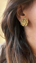 Load image into Gallery viewer, Vintage Serpent Studs