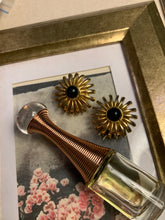 Load image into Gallery viewer, Vintage Black Stone Flower Earrings