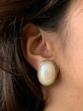 Load image into Gallery viewer, Vintage Oval Pearl Silver Earrings