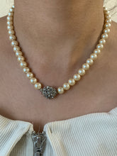 Load image into Gallery viewer, Vintage Silver Clasp Pearl Necklace