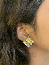 Load image into Gallery viewer, Vintage Pearl Square Earrings