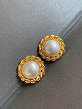 Load image into Gallery viewer, Vintage Twisty Rope Pearl Round Earrings