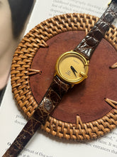 Load image into Gallery viewer, Vintage Gucci G Leather Watch