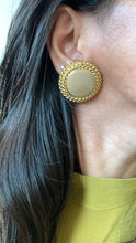 Load image into Gallery viewer, Vintage Beige Chunky Round Earrings