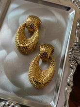 Load image into Gallery viewer, Vintage Gold Hammered Oval Loop Dangler Earrings