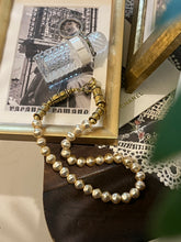 Load image into Gallery viewer, Vintage Pearl Gold Clasp Necklace