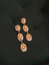 Load image into Gallery viewer, Vintage Daisy Drop Danglers