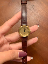 Load image into Gallery viewer, Vintage Gucci G Leather Watch