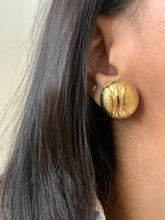 Load image into Gallery viewer, Vintage Hammered Ball Earrings