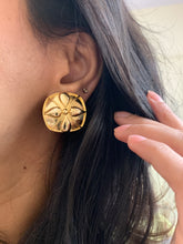 Load image into Gallery viewer, Vintage Gold Block Petal Earrings
