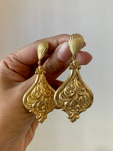 Load image into Gallery viewer, Vintage Gold Antique Art Deco Earrings