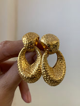 Load image into Gallery viewer, Vintage Gold Hammered Oval Loop Dangler Earrings