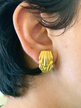 Load image into Gallery viewer, Vintage Gold Abstract Flower Earrings