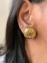 Load image into Gallery viewer, Vintage Hammered Ball Earrings