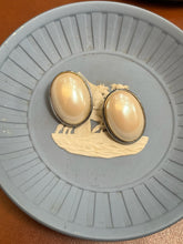 Load image into Gallery viewer, Vintage Oval Pearl Silver Earrings