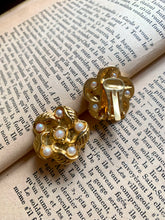 Load image into Gallery viewer, Vintage Gold Pearl Flower Earrings