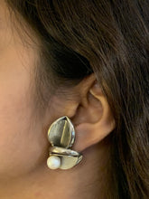 Load image into Gallery viewer, Vintage Silver Leaf Earrings