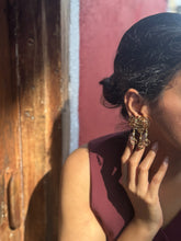 Load image into Gallery viewer, Vintage Baroque Heart Dangler Earrings