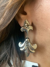 Load image into Gallery viewer, Vintage Dauplaise Fleur De Lis Silver Earrings