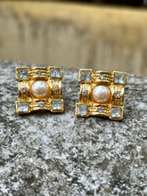 Load image into Gallery viewer, Vintage Pearl Square Earrings