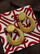 Load image into Gallery viewer, Vintage Chunky Gold Earrings