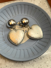 Load image into Gallery viewer, Vintage Silver Sparkle Heart Earrings
