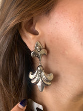 Load image into Gallery viewer, Vintage Dauplaise Fleur De Lis Silver Earrings