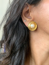 Load image into Gallery viewer, Vintage Pearl Dotted Earrings