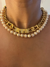 Load image into Gallery viewer, Vintage Pearl Gold Clasp Necklace