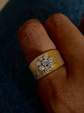 Load image into Gallery viewer, Ribbed Diamond Ring