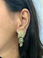 Load image into Gallery viewer, Vintage Mixed Metal Flower Earrings