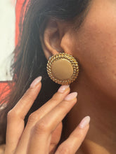 Load image into Gallery viewer, Vintage Beige Chunky Round Earrings