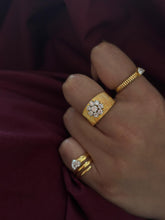 Load image into Gallery viewer, Ribbed Diamond Ring