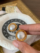 Load image into Gallery viewer, Vintage Pearl Gold Wreath Earrings