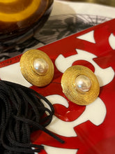 Load image into Gallery viewer, Vintage Pearl Mini Matte Earrings