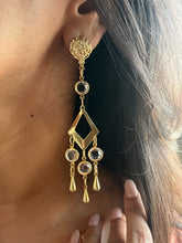 Load image into Gallery viewer, Vintage Crystal Dangler Earrings