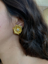 Load image into Gallery viewer, Vintage Flower Pearl Earrings