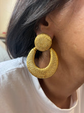 Load image into Gallery viewer, Vintage Chunky Gold Earrings