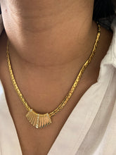 Load image into Gallery viewer, Vintage Ribbed Diamond Croissant Necklace