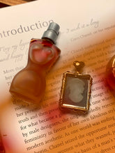 Load image into Gallery viewer, Vintage Victorian Portrait Pendant