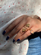 Load image into Gallery viewer, Horse Shoe Pinky Ring