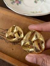 Load image into Gallery viewer, Vintage Gold Crossover Earrings