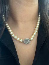 Load image into Gallery viewer, Vintage Silver Clasp Pearl Necklace