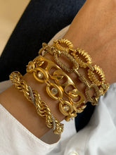 Load image into Gallery viewer, Vintage Oval Loop Diamond Matte Bracelet